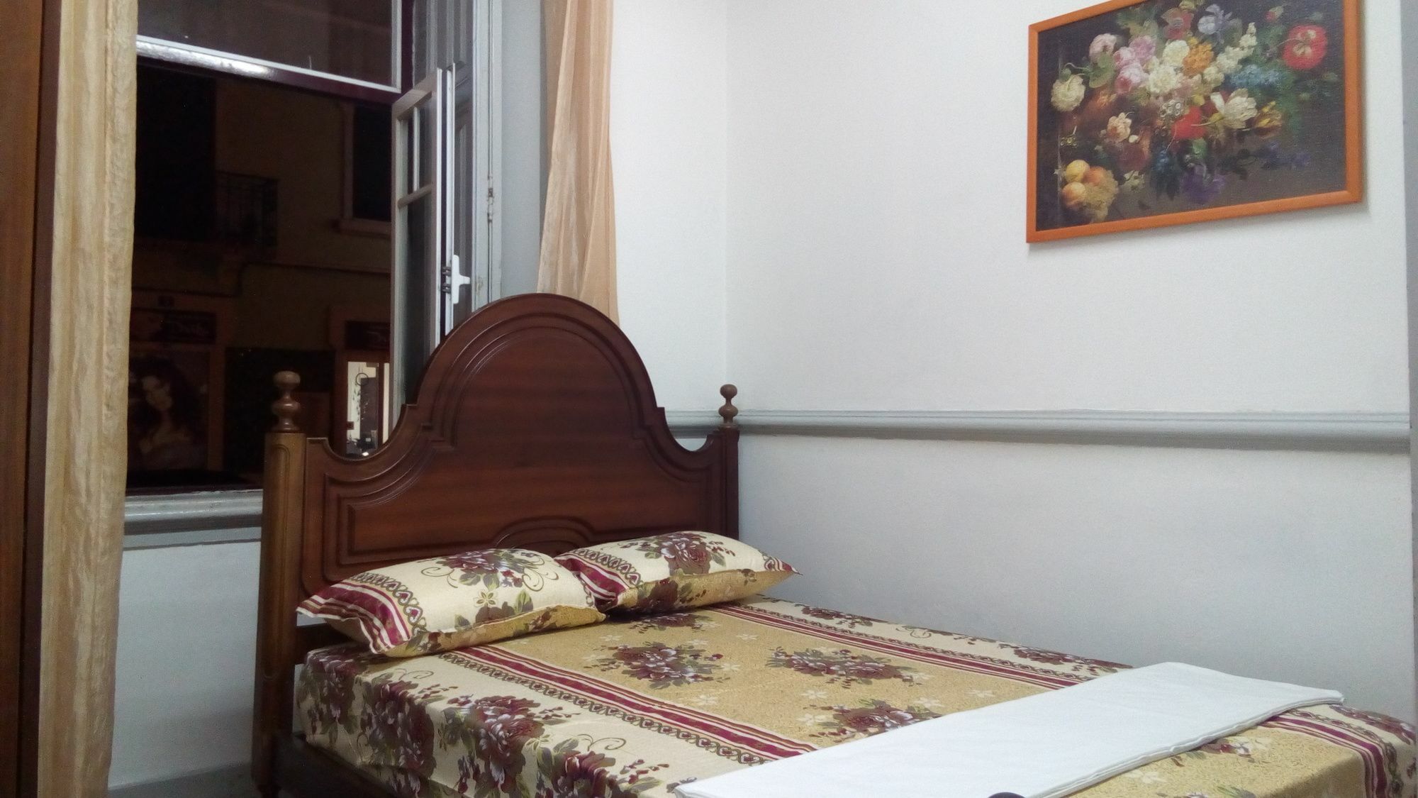 Midtown Guest House Лиссабон Экстерьер фото