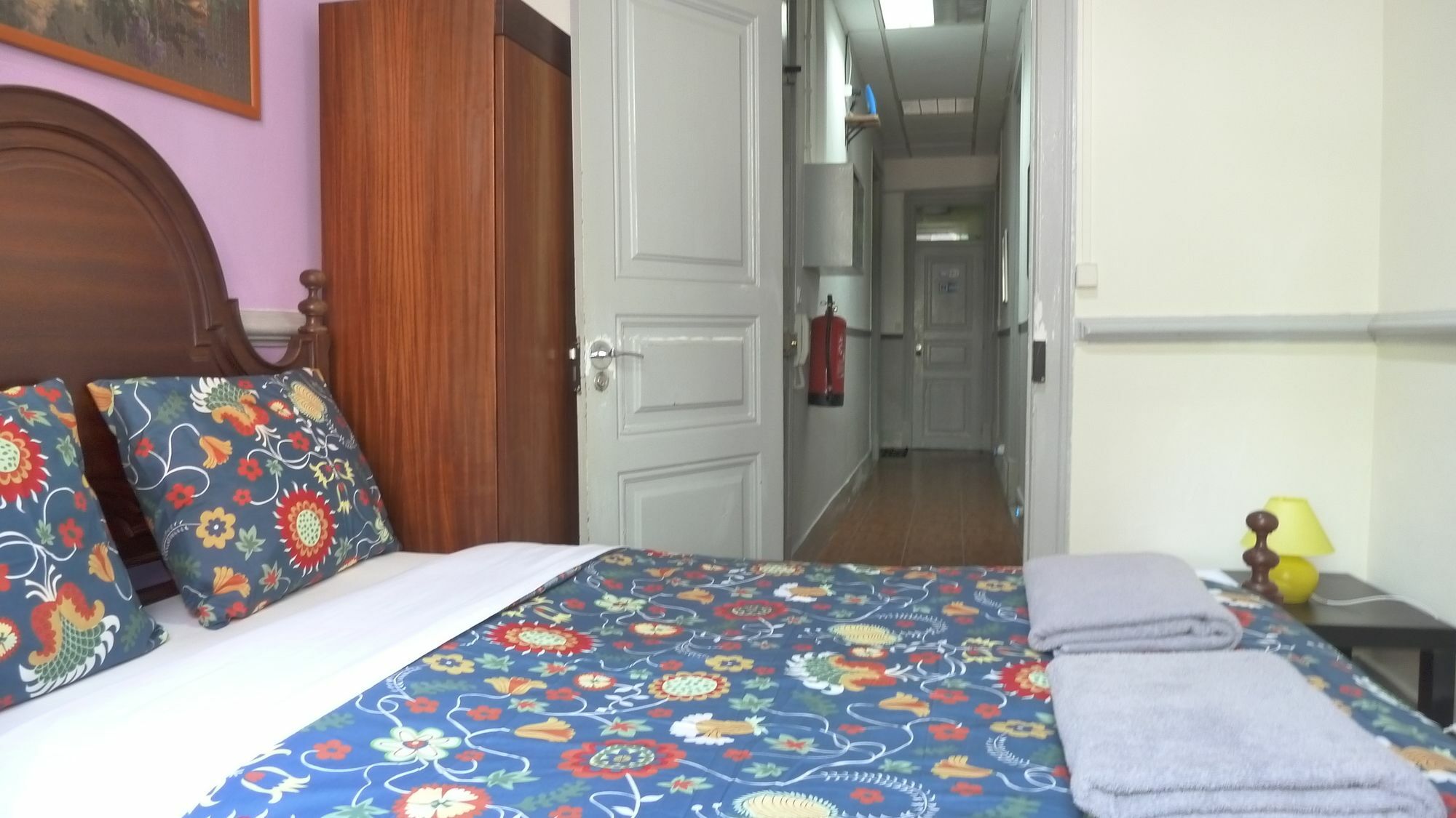 Midtown Guest House Лиссабон Экстерьер фото